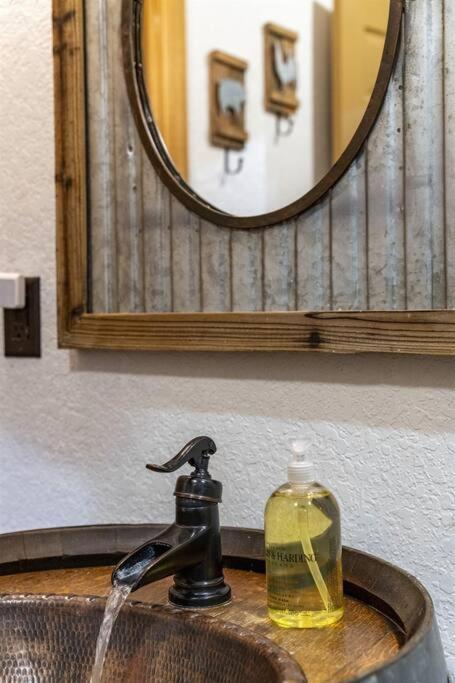 프레드릭스버그 Pet Friendly! Hot Tub, 2Mins From Main, Fire Pit 빌라 외부 사진